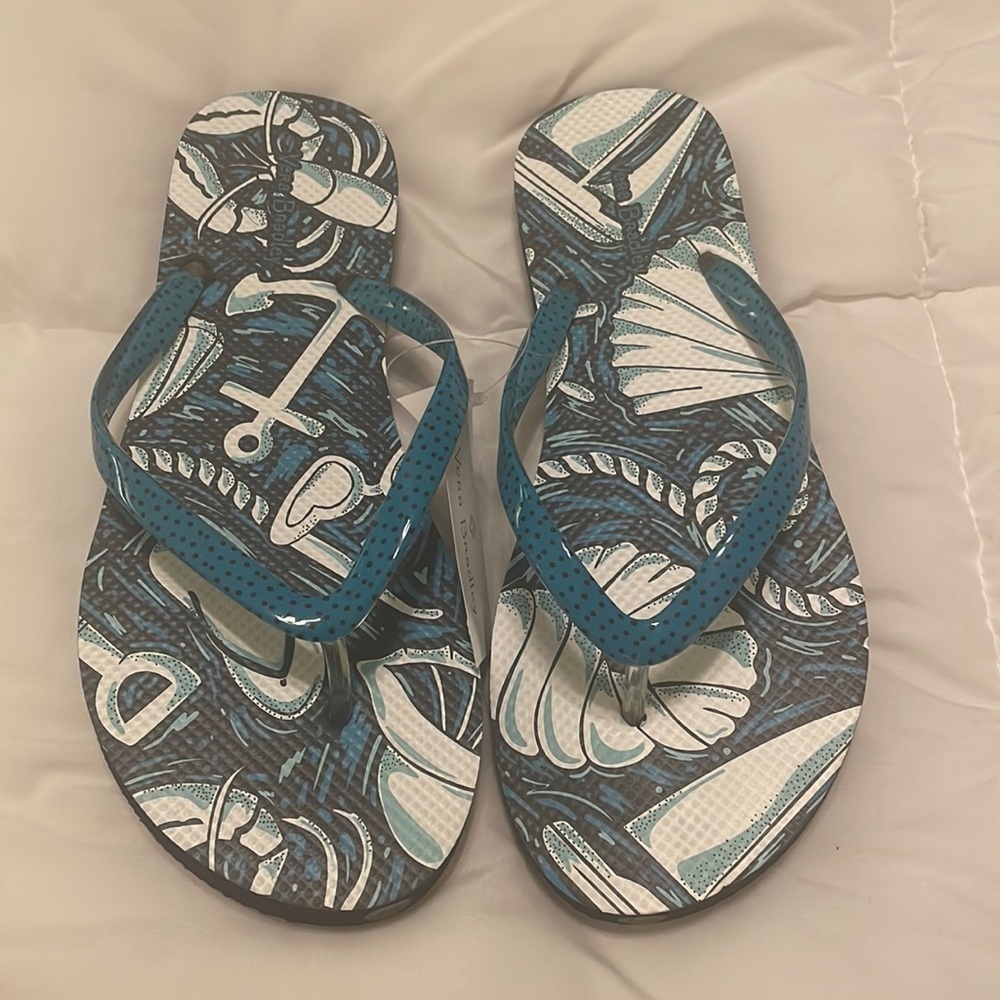 New Vera Bradley Flip Flops Shore Enough Medium size 7-8 - Picture 1 of 4